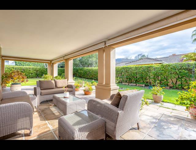4 BEDROOM HOUSE SOLD IN CONSTANTIA